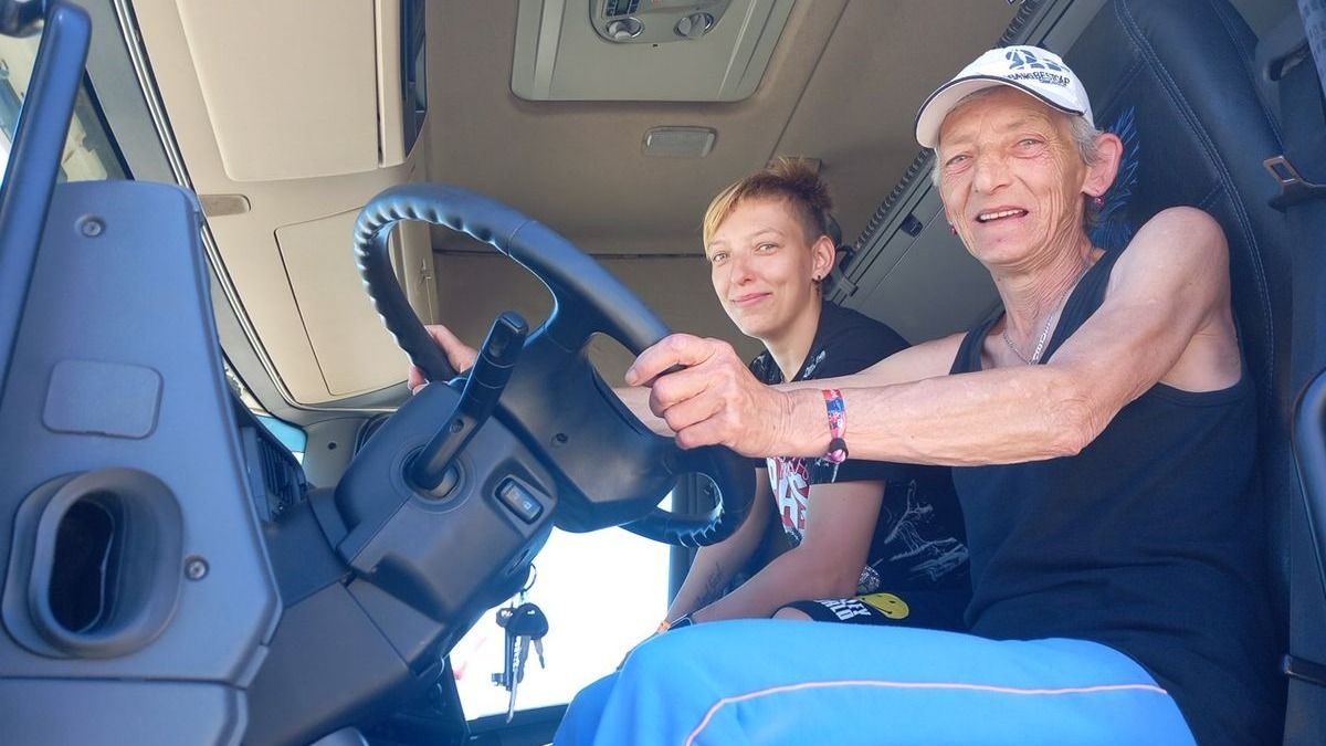 ff6c3a9f2a2c4d95af62e3b837f90fab-1